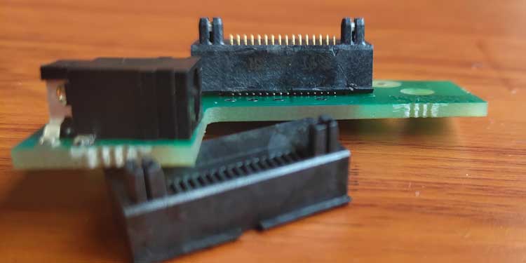 injection mold for the plastic housing of a pin connector