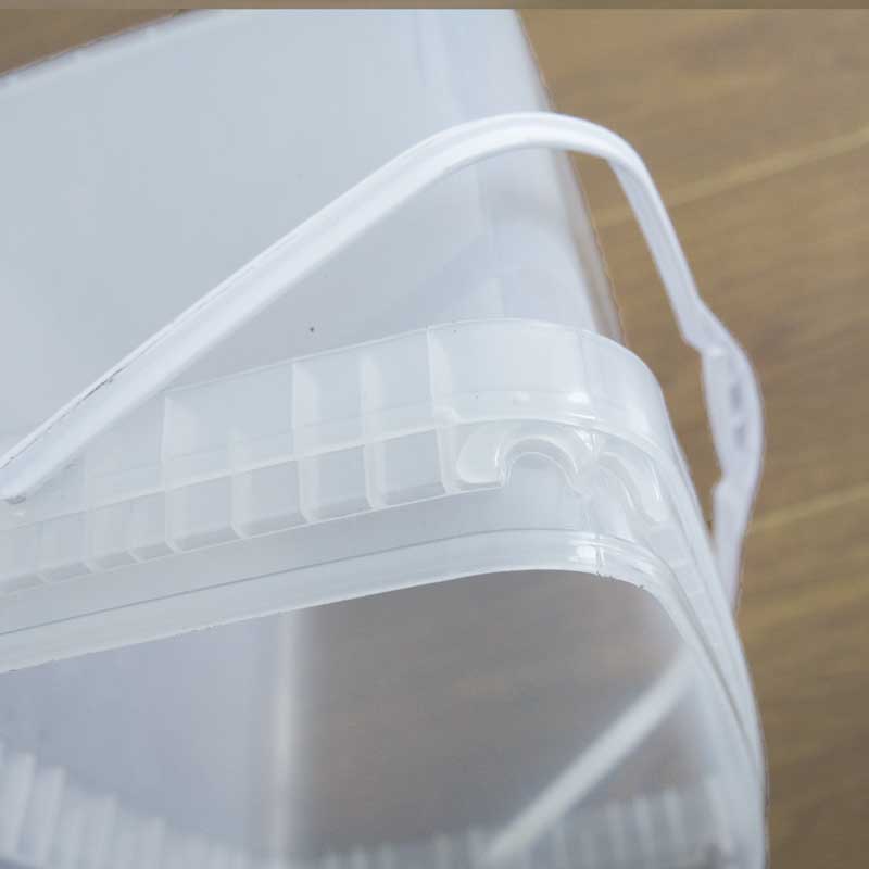 15 liters plastic storage container with handle